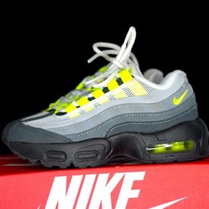 Air Max 95. Toddler sz 11.5, Gently Used. In great condition.